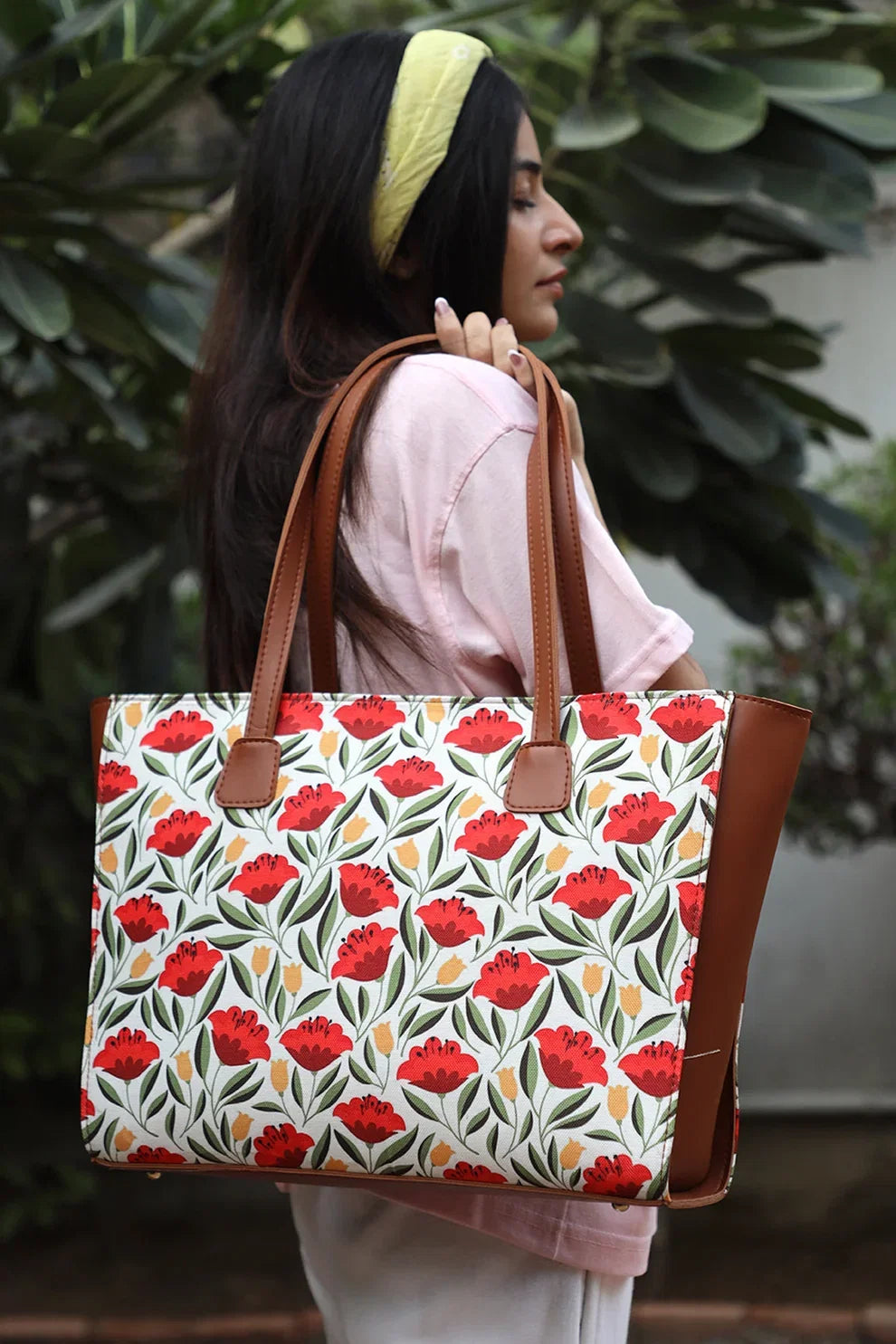 avenza-official-canvas-bag-redrose-pakistan