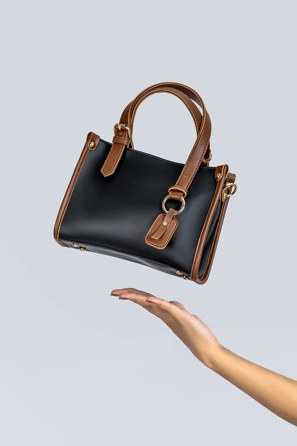 avenza-official-corsica-crossbody-bag-black-color