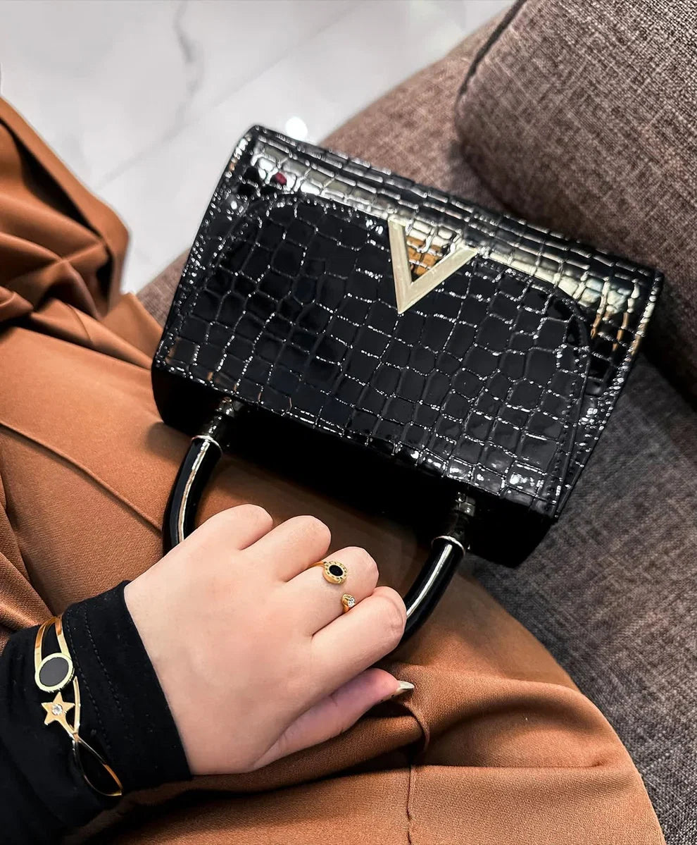 avenza-official-croc-textured-crossbody-bag-black-color