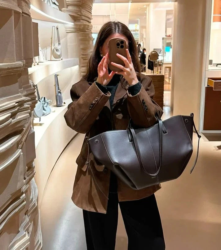 avenza-official-eloura-spacious-daily-tote-dark-brown..
