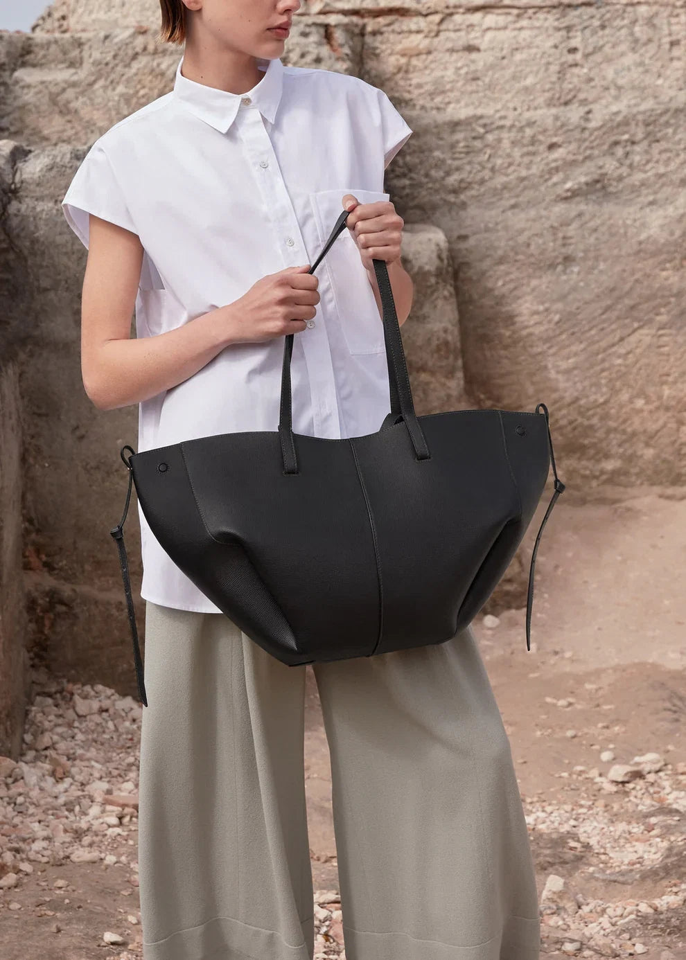 avenza-official-eloura-vegan-leather-tote-black