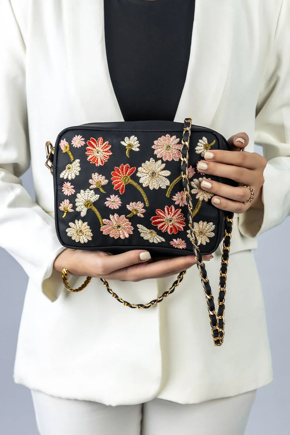 avenza-official-floral-embroidery-crossbody-bag-black-color