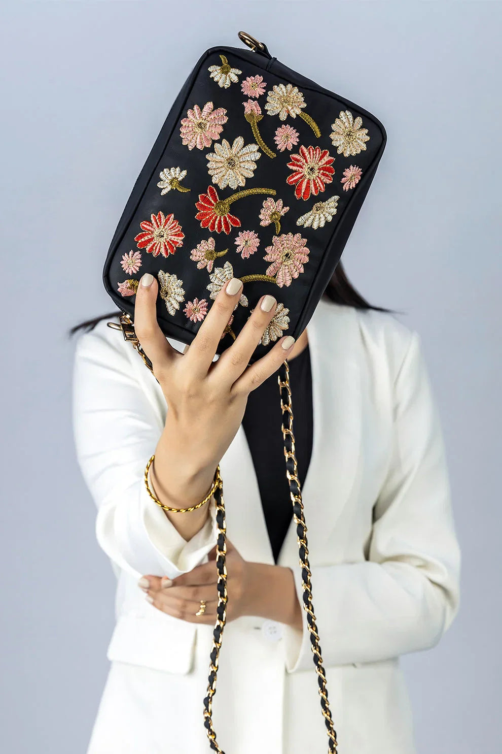 avenza-official-floral-embroidery-crossbody-bag-black-color