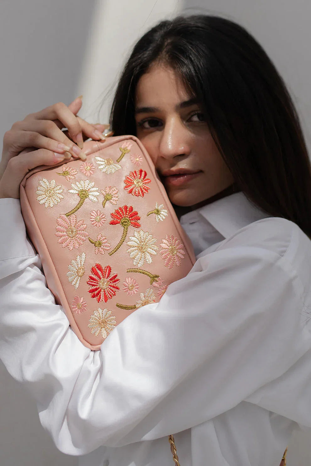 avenza-official-floral-embroidery-crossbody-bag-pink-color