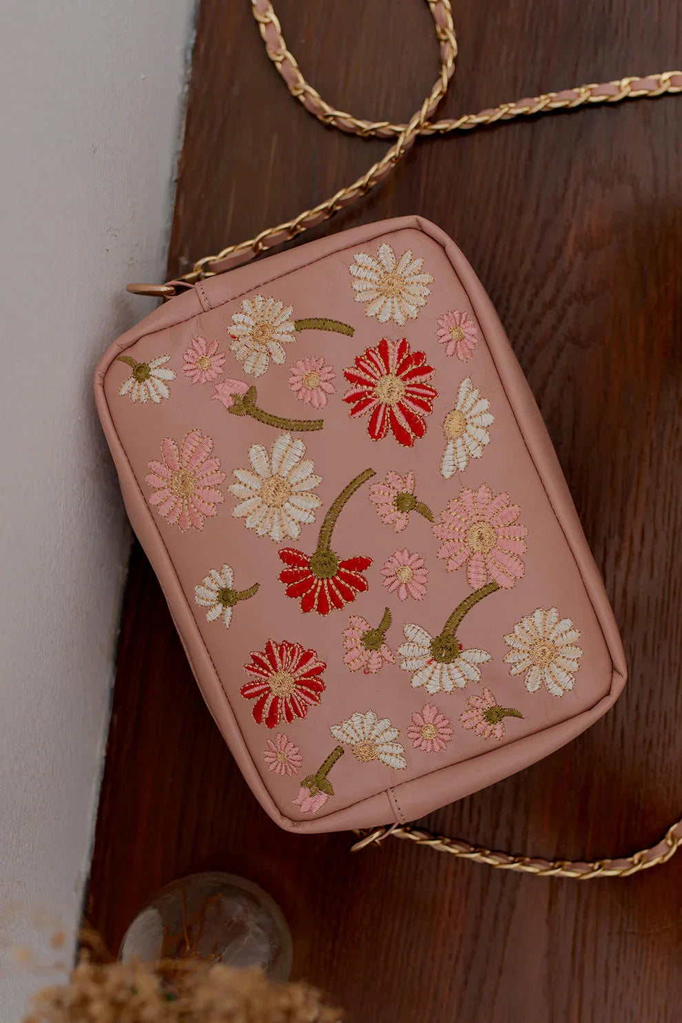 avenza-official-floral-embroidery-crossbody-bag-pink-color