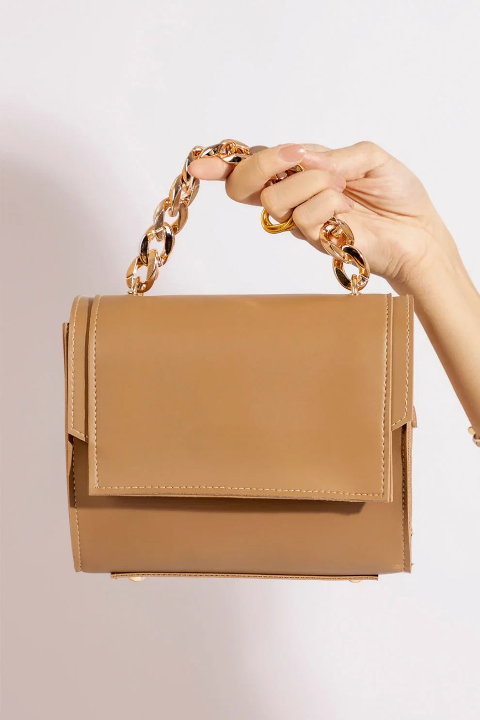 avenza-official-goldchain-crossbody-bag-cream-color