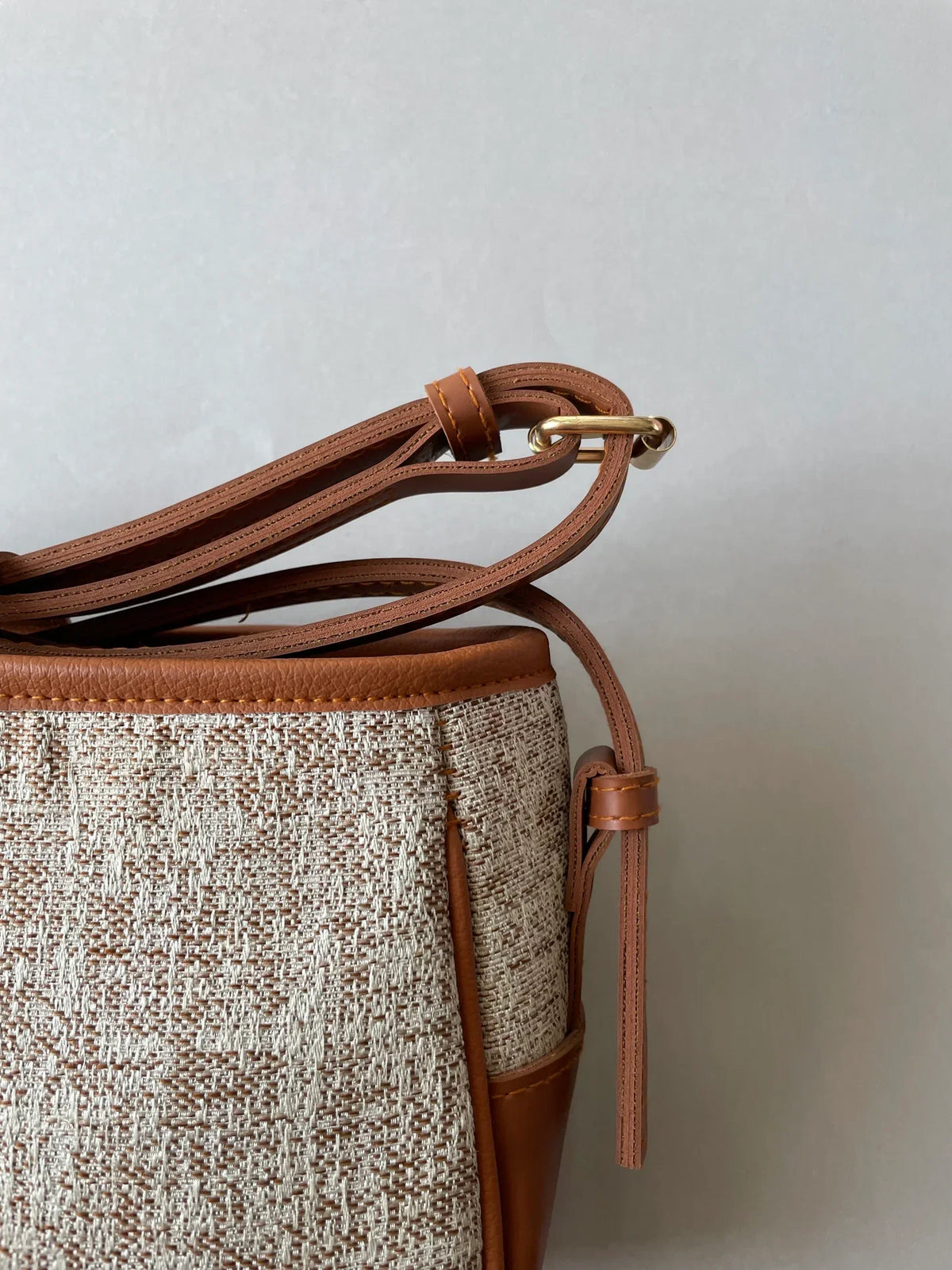 avenza-official-harper-leather-jute-crossbody-bag-brown-color