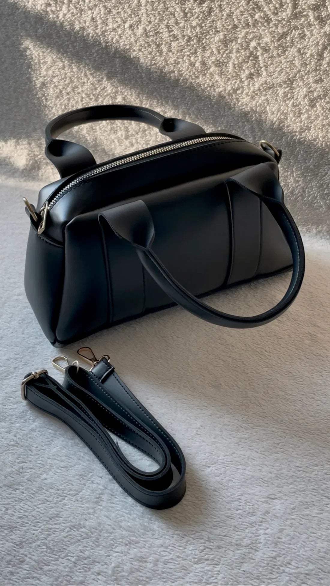 avenza-official-orb-crossbody-bag-black-color