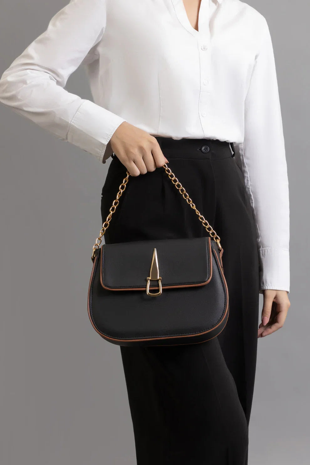 avenza-official-roundfit-crossbody-bag-black-color