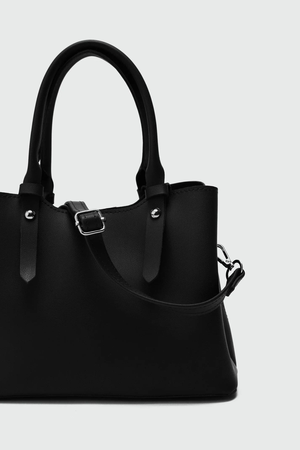avenza-official-shay-crossbody-bag-black-color