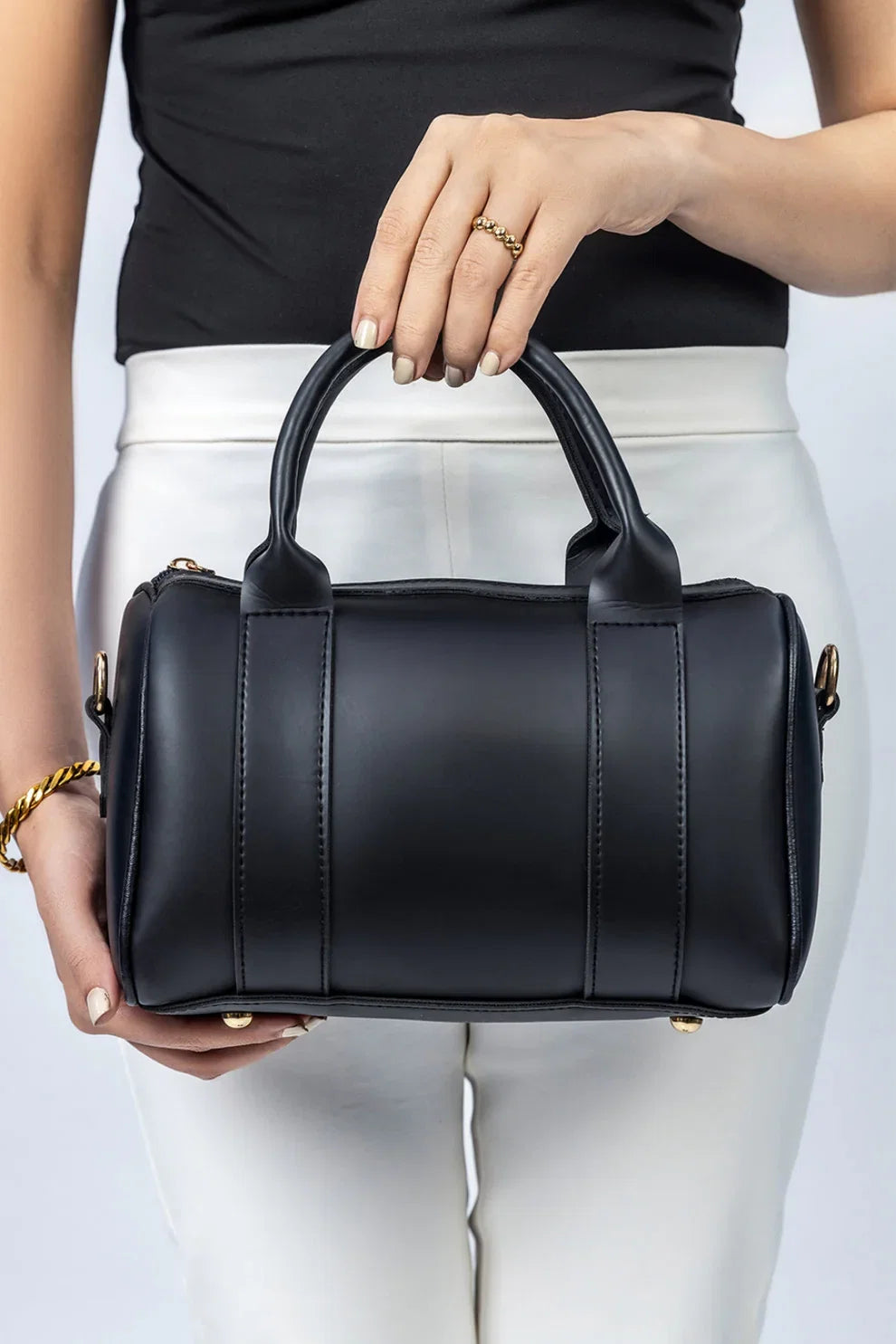 avenza-official-weest-crossbody-bag-black-color