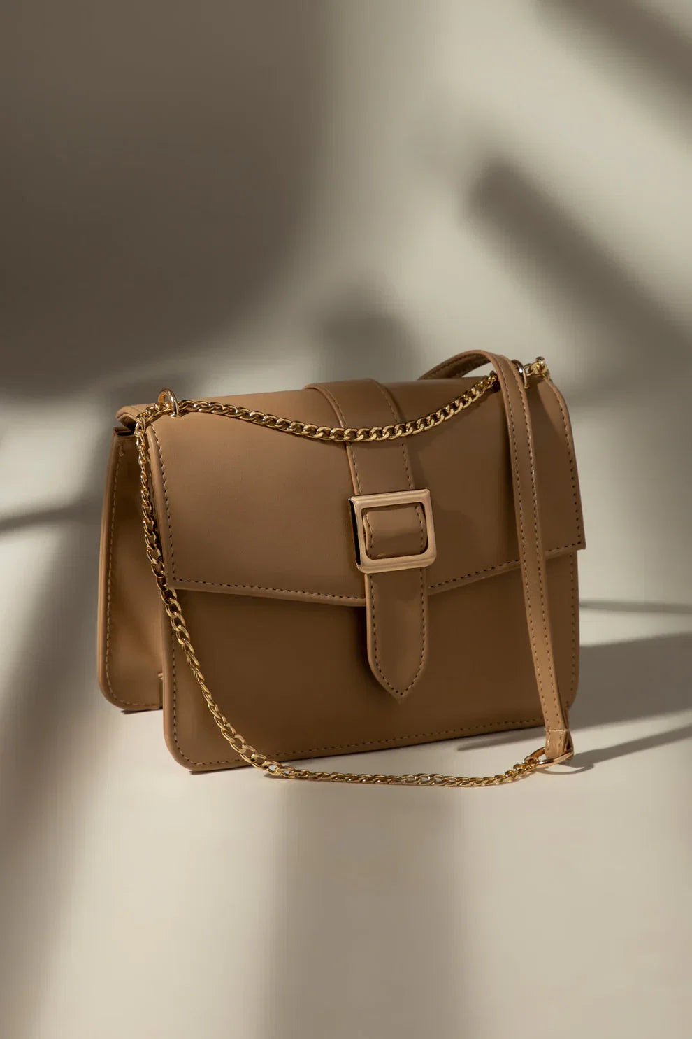 chic-womens-squarmoq-crossbody-handbag-cream-color-avenza