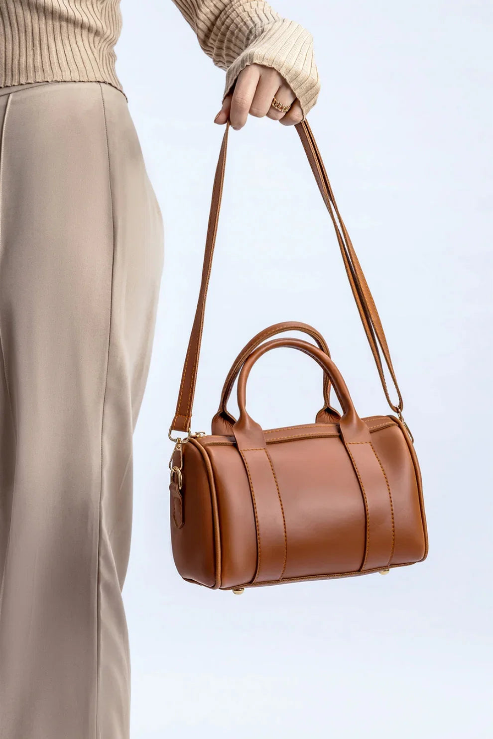 chic-womens-weest-crossbody-handbag-brown-color-avenz