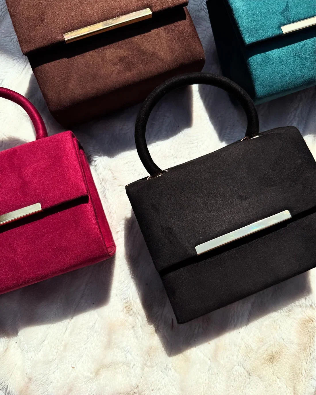 elegant-amara-crossbody-handbag-maroon-color-avenza-pakistan
