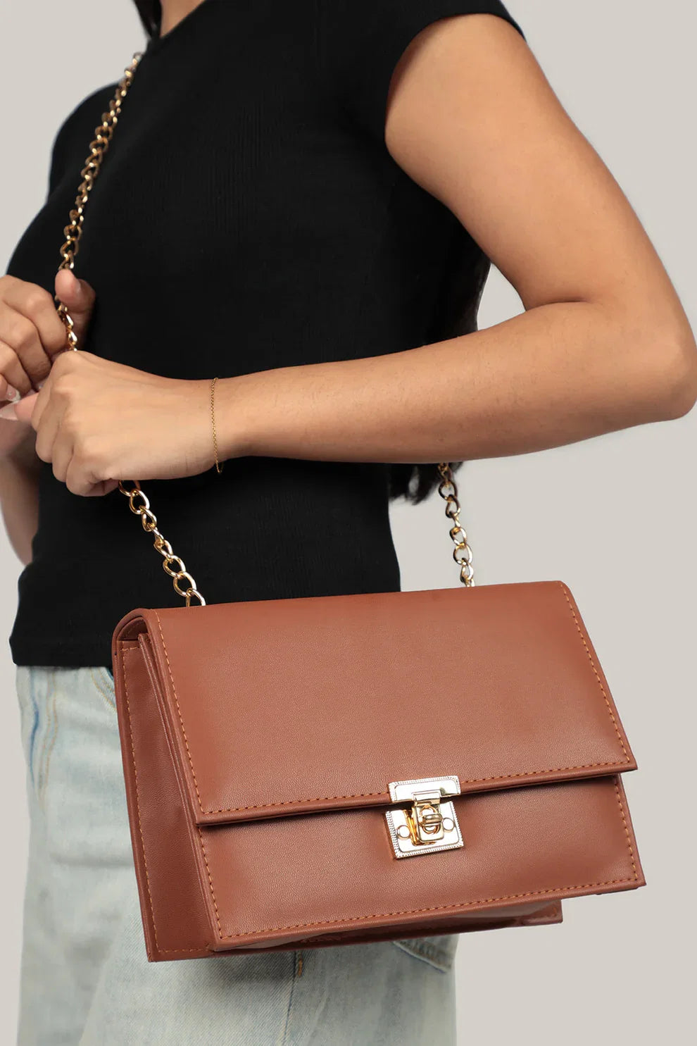 elegant-brown-frontlock-crossbody-shoulder-bag-avenza-pakistan