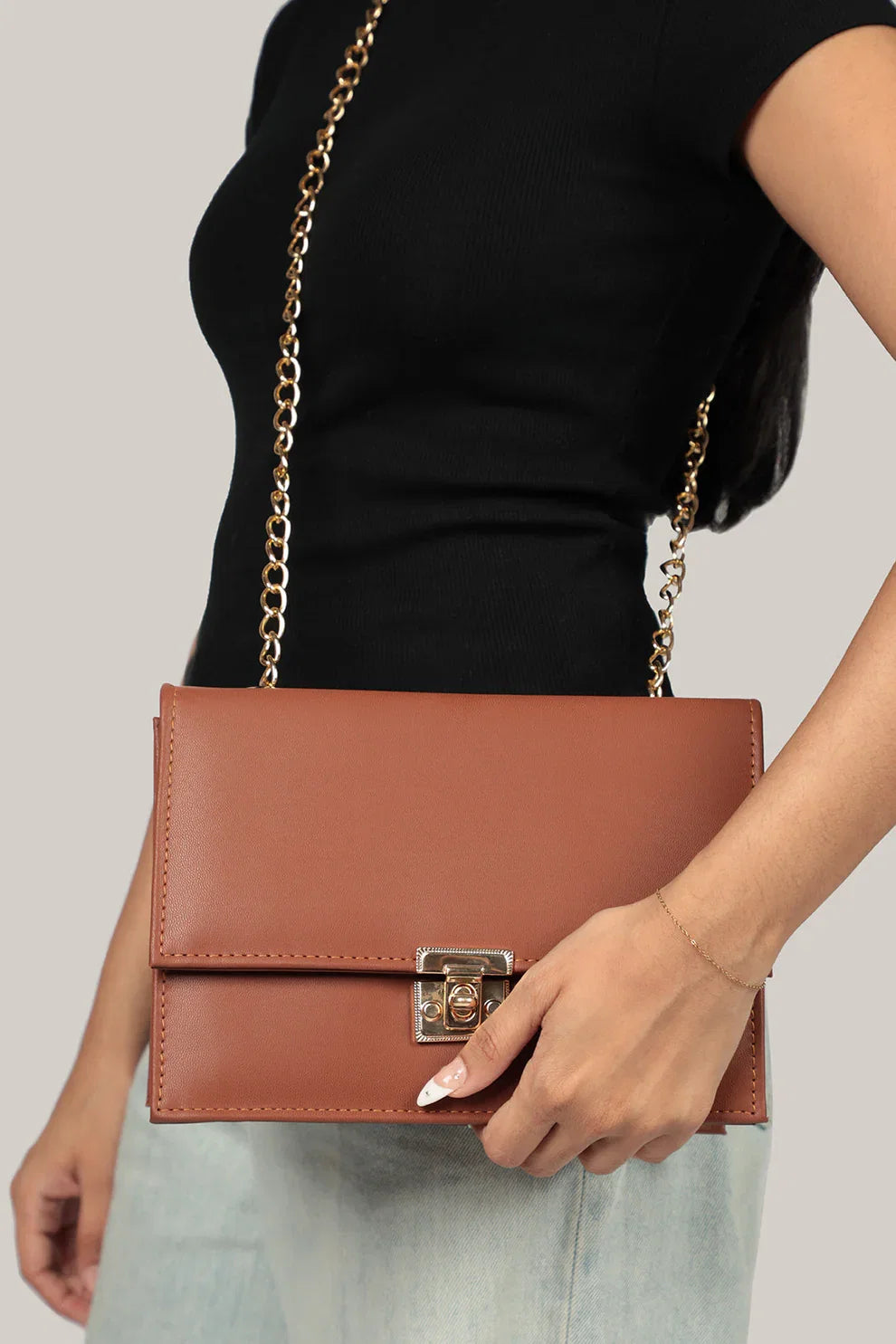 elegant-brown-frontlock-crossbody-shoulder-bag-avenza-pakistan