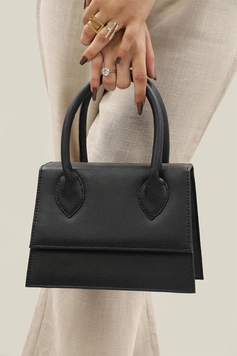 elegant-doub-crossbody-handbag-black-color-avenza-pakistan