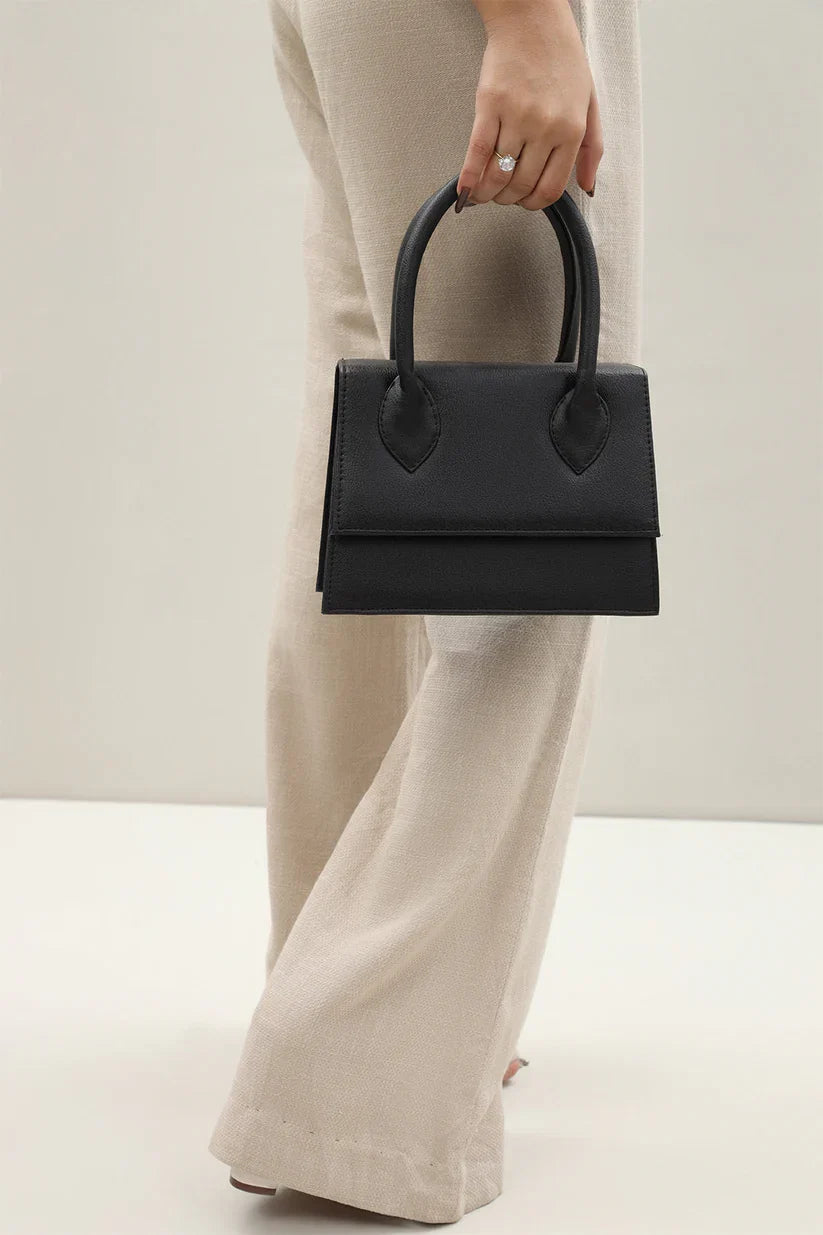 elegant-doub-crossbody-handbag-black-color-avenza-pakistan