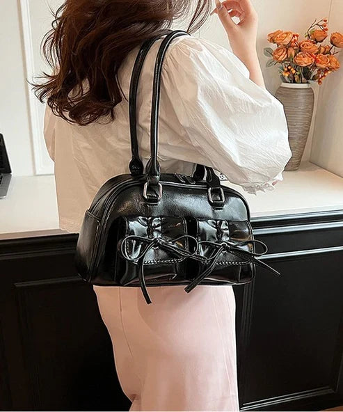 elegant-karen-crossbody-handbag-black-color-avenza-pakistan