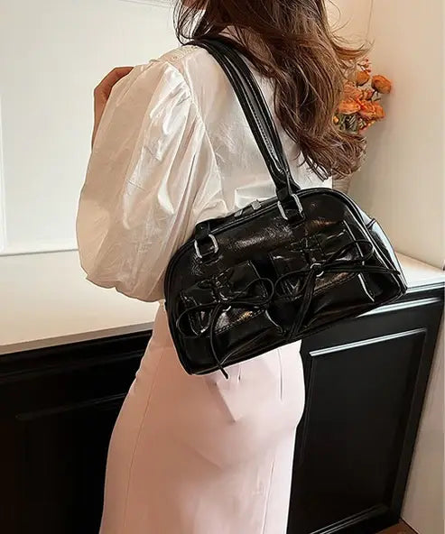 elegant-karen-crossbody-handbag-black-color-avenza-pakistan4_66c4a462-7386-4815-853f-08d13a97257a