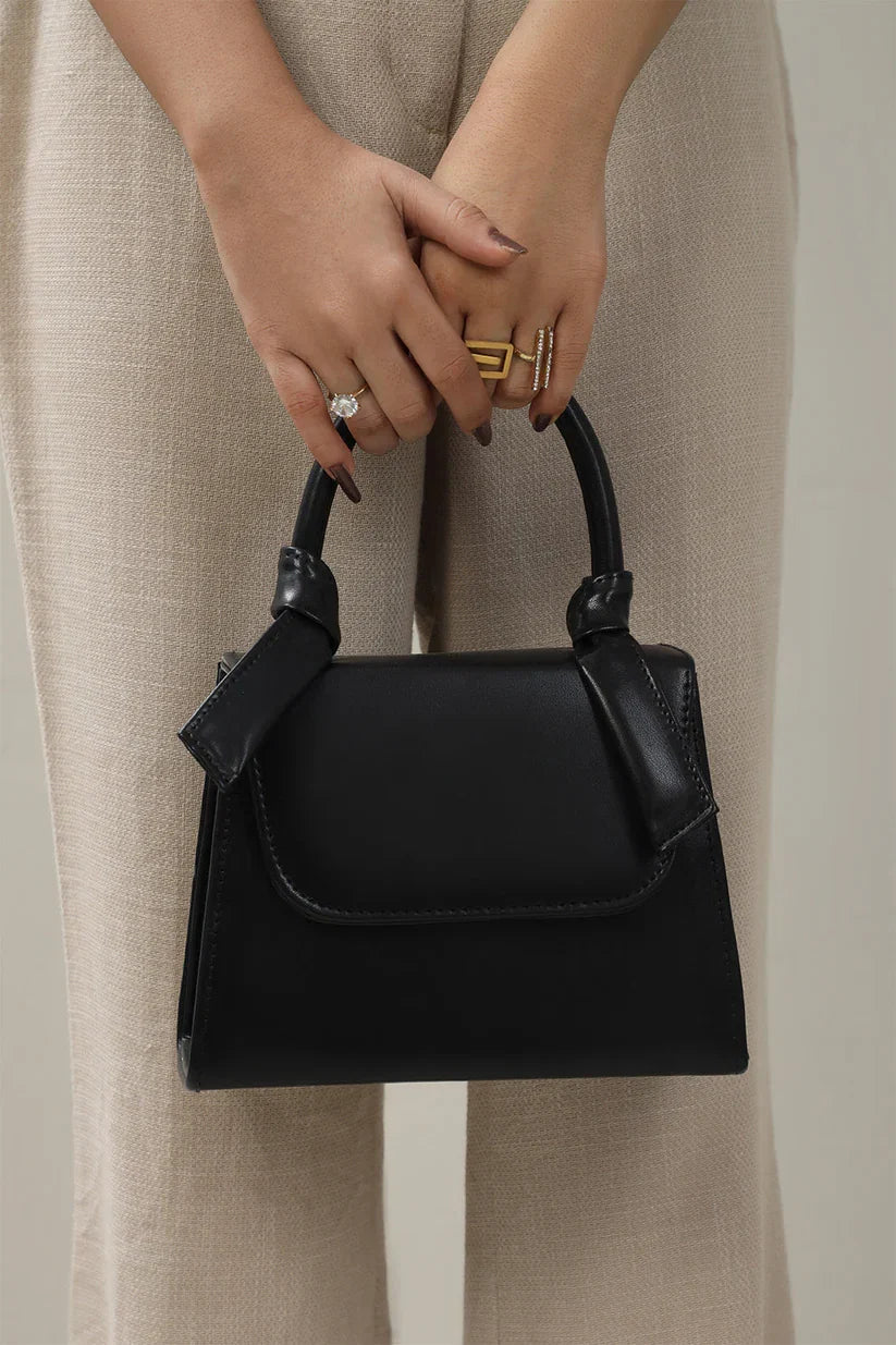 elegant-luxecurve-crossbody-handbag-black-color-avenza-pakistan