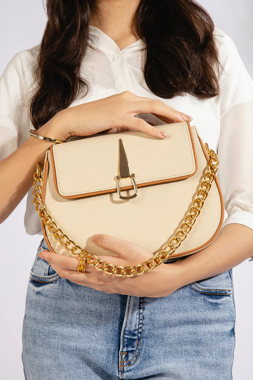 elegant-roundfit-crossbody-handbag-beige-color-avenza-pakistan