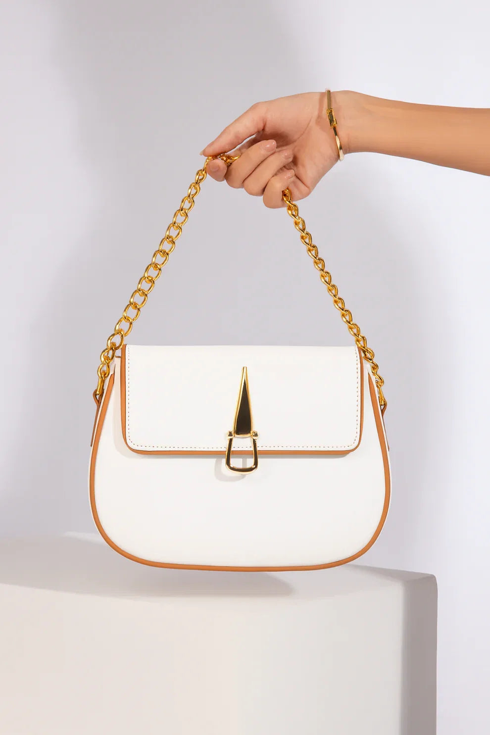 trendy-girls-shoulder-bag-white-color-roundfit-avenza